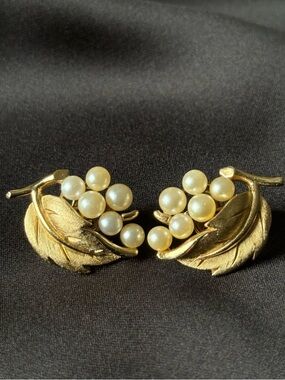 Trifari Vintage Gold Tone Pearl Clip-On Earrings Set of 2 Fashion Jewelry